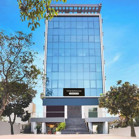 Super Townhouse Lohegaon Near Pune Airport Formerly Landmark Regency Lohogaon Экстерьер фото