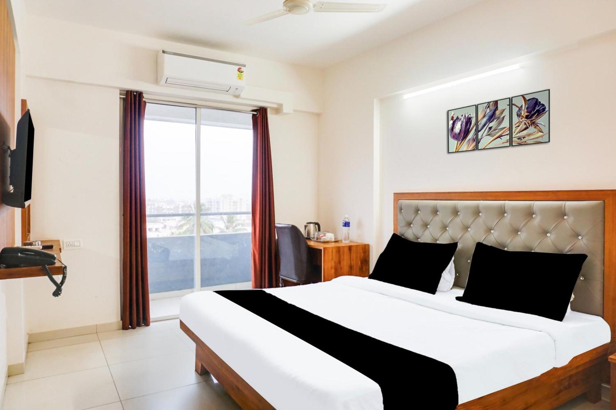 Super Townhouse Lohegaon Near Pune Airport Formerly Landmark Regency Lohogaon Экстерьер фото