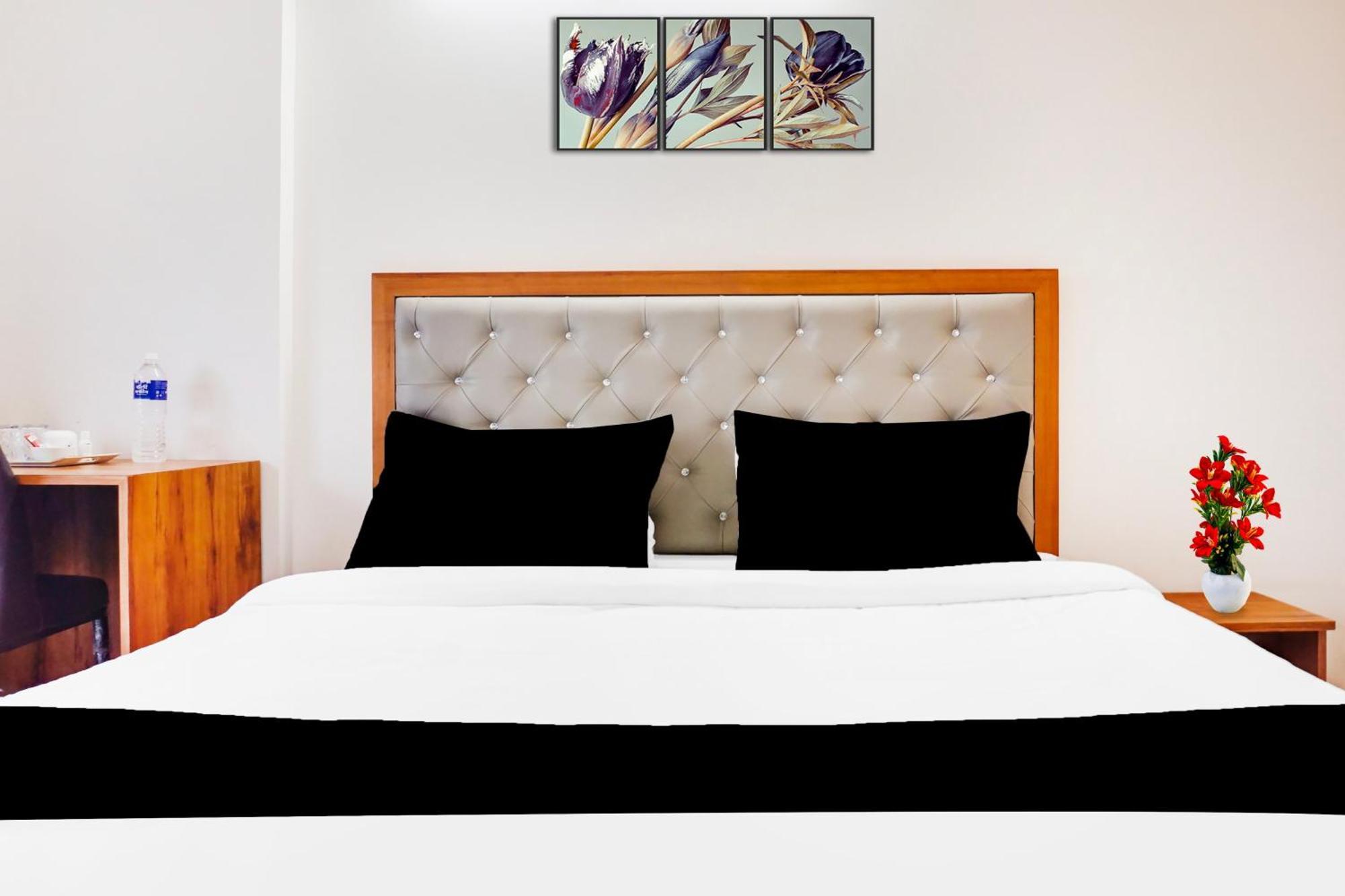 Super Townhouse Lohegaon Near Pune Airport Formerly Landmark Regency Lohogaon Экстерьер фото