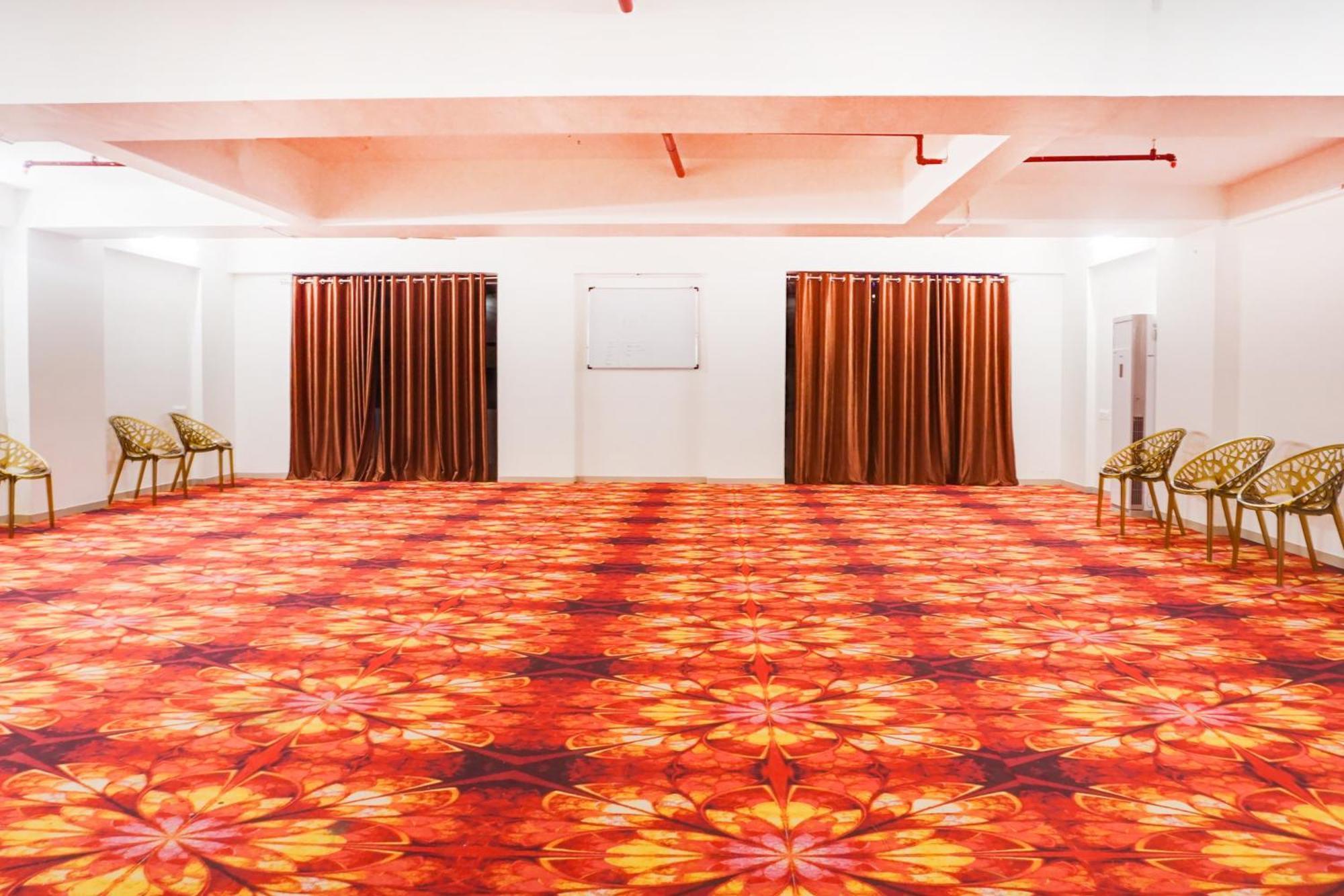 Super Townhouse Lohegaon Near Pune Airport Formerly Landmark Regency Lohogaon Экстерьер фото