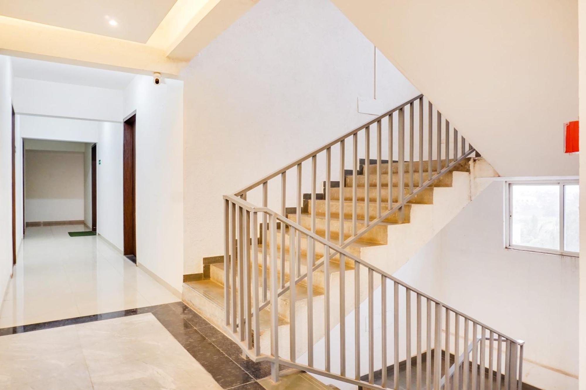 Super Townhouse Lohegaon Near Pune Airport Formerly Landmark Regency Lohogaon Экстерьер фото