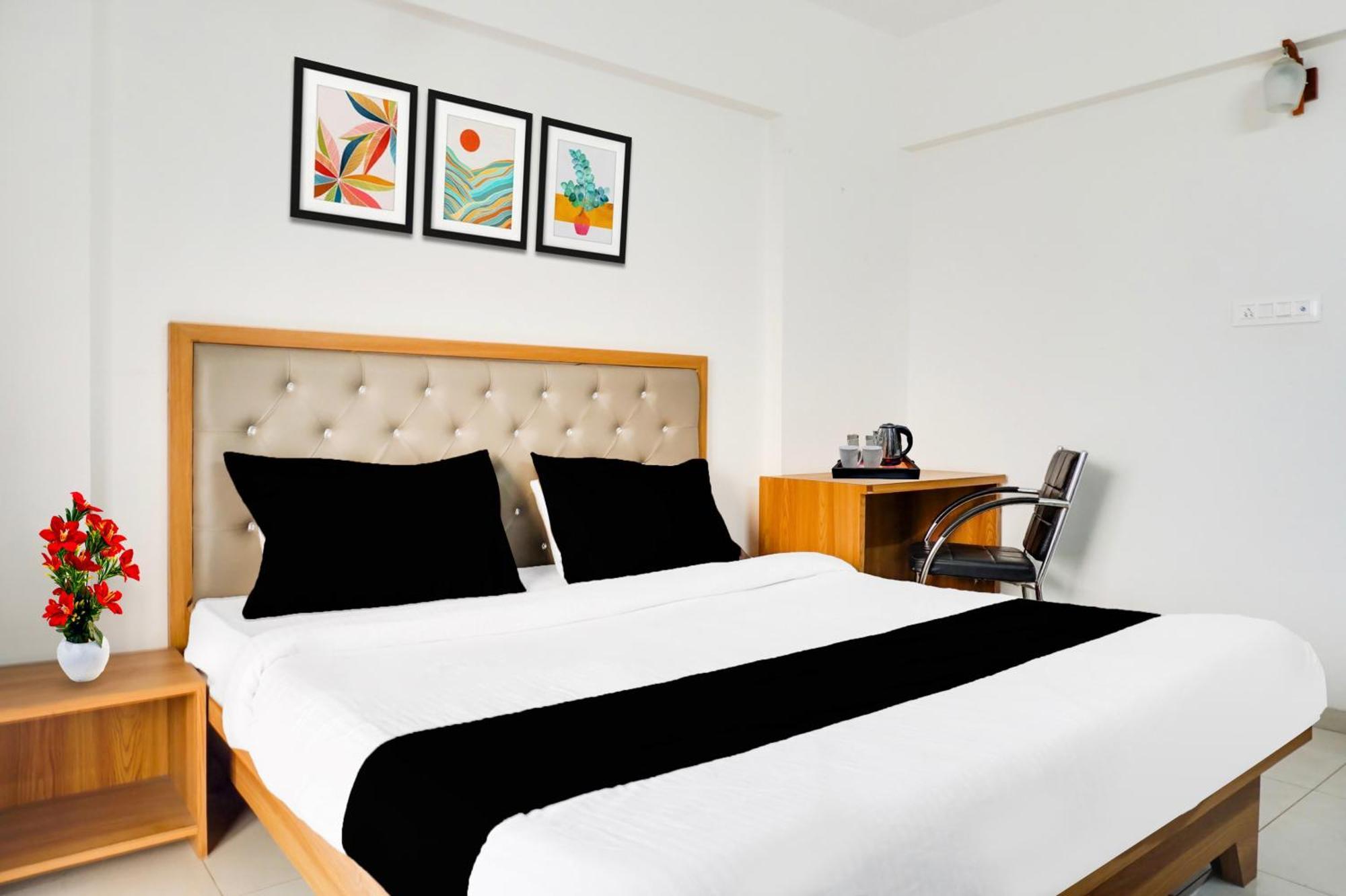 Super Townhouse Lohegaon Near Pune Airport Formerly Landmark Regency Lohogaon Экстерьер фото