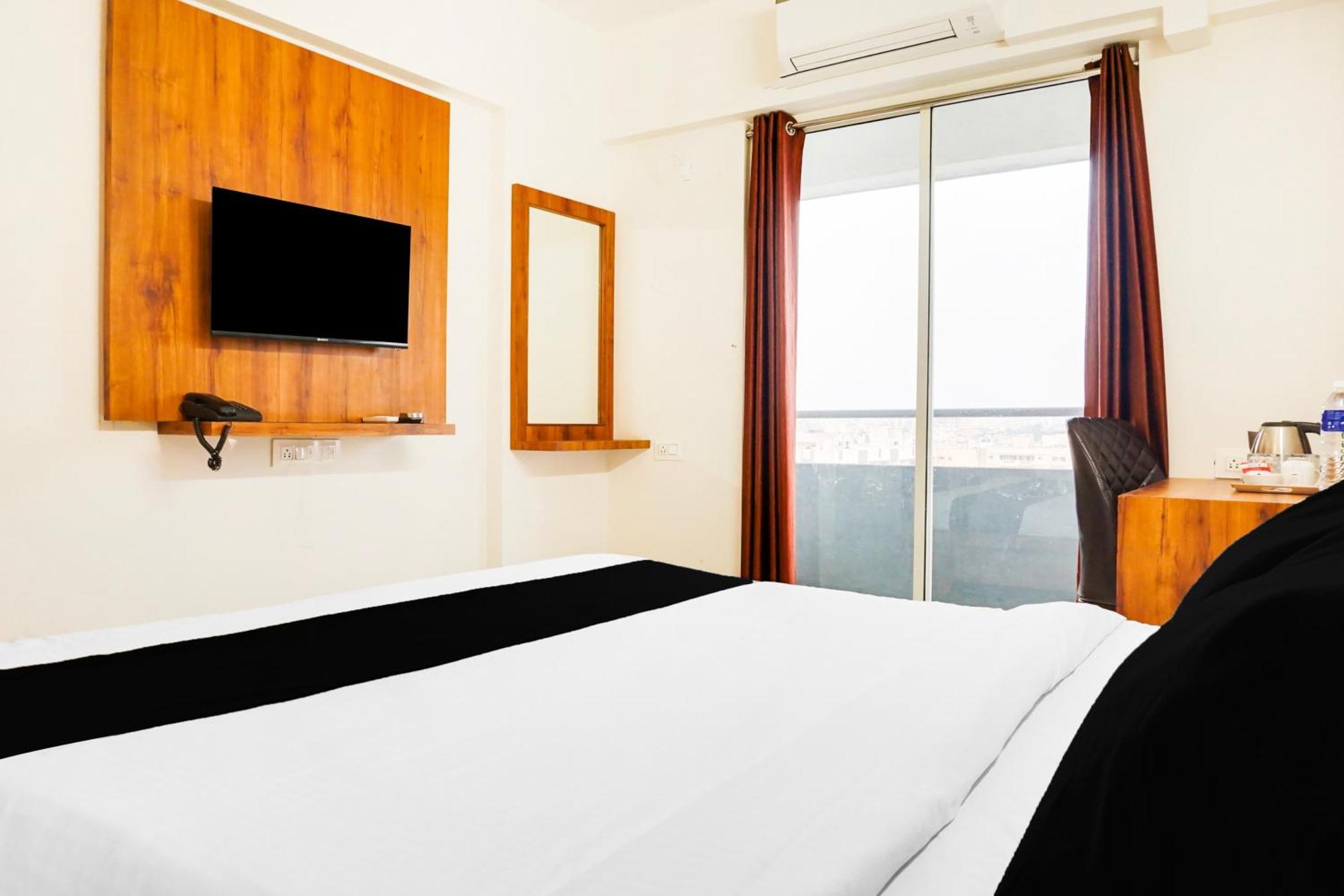 Super Townhouse Lohegaon Near Pune Airport Formerly Landmark Regency Lohogaon Экстерьер фото
