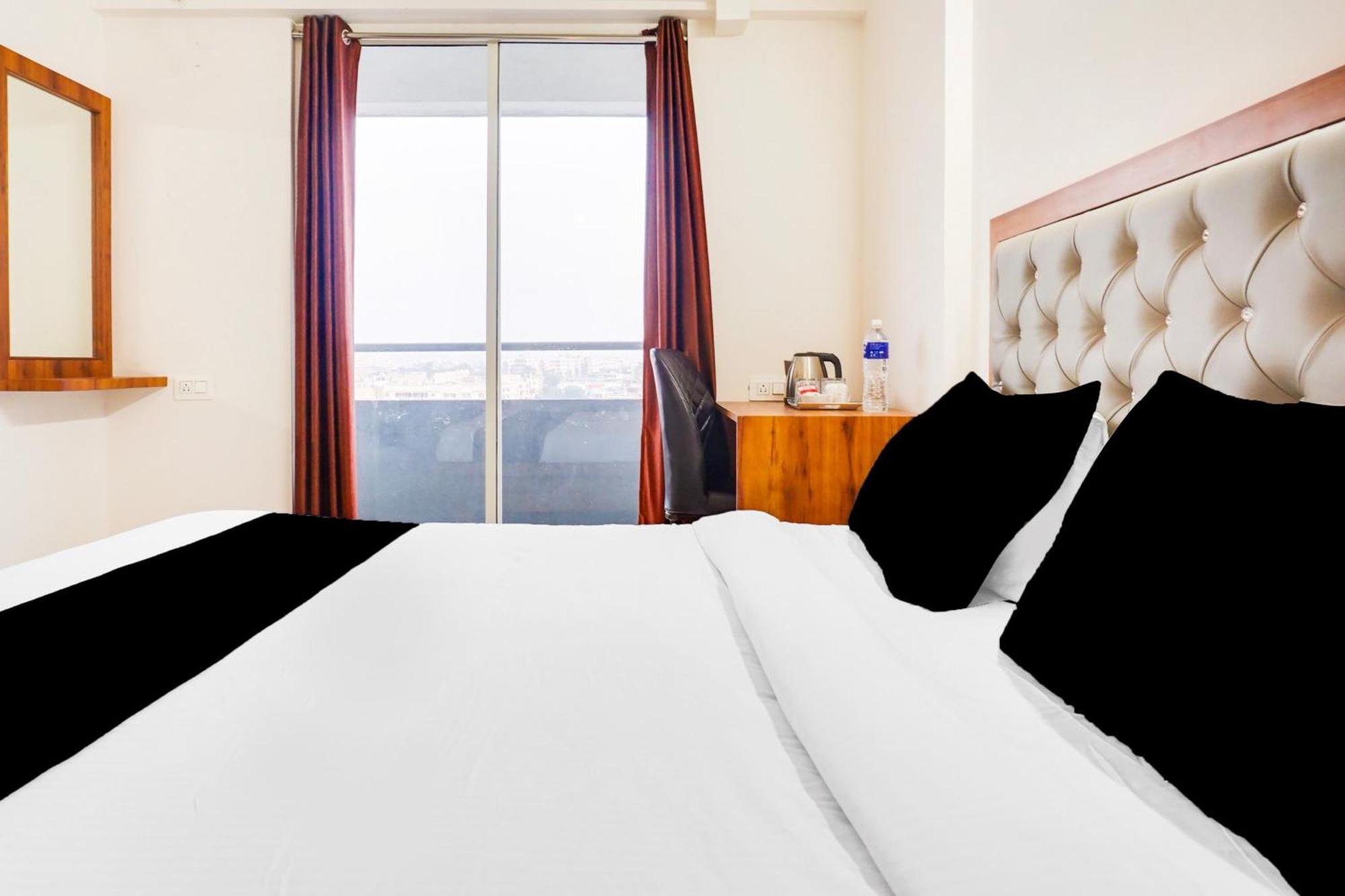 Super Townhouse Lohegaon Near Pune Airport Formerly Landmark Regency Lohogaon Экстерьер фото